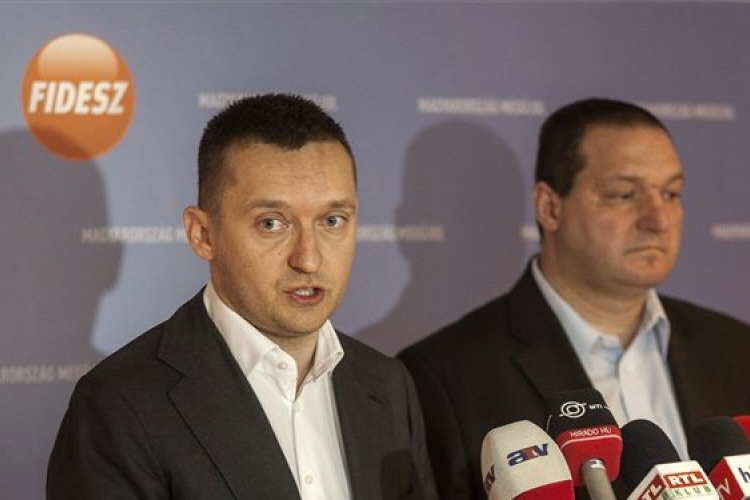 Fidesz-KDNP-frakcióülés - Rogán: tavasszal csökkenjenek a víz- és szemétdíjak!