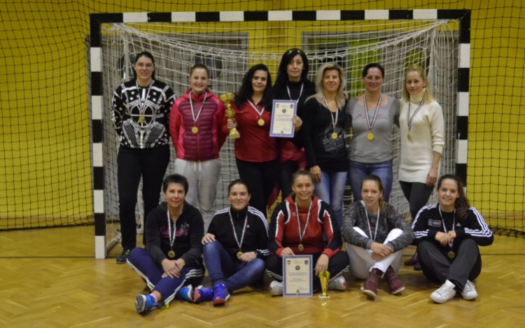 Rendőrnők kézilabdáztak