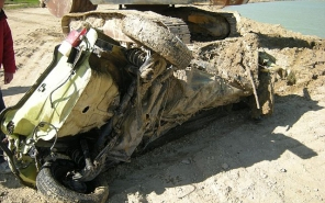 Autókat törtek fel, loptak el - fotókkal, videóval