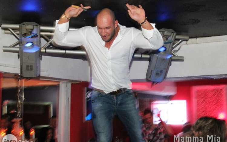 Így bulizott Győrben Berki Krisztián 