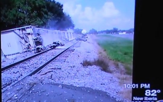 Kisiklott egy veszélyes anyagot szállító vonat - videó