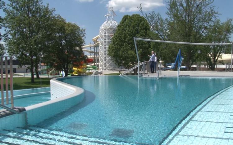 Szombaton nyit a vízi élménypark
