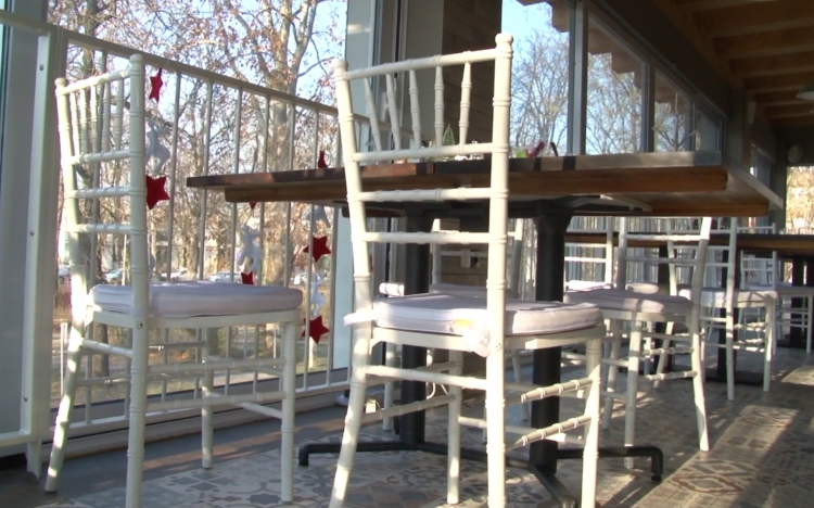 Van, aki bezár, van, aki kinyit