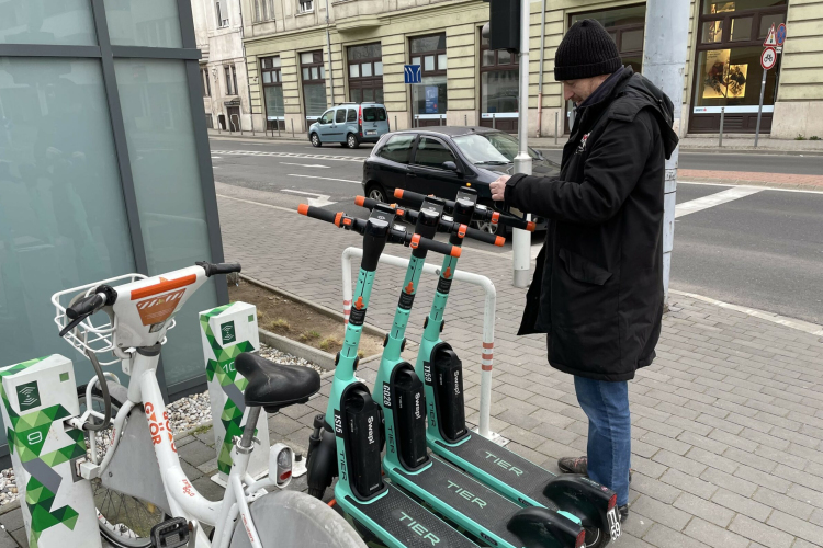 Az ember, aki továbbra sem tud rollerezni Győrben