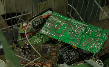 Brutális mennyiségű elektronikai hulladékot dobnak ki a magyarok