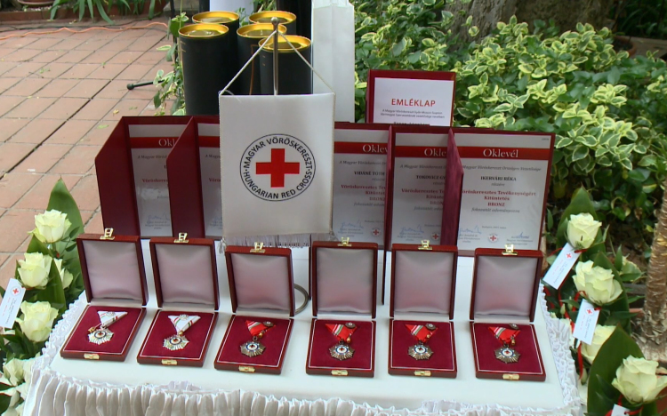 Elismerések a Vöröskereszt győri ünnepségén