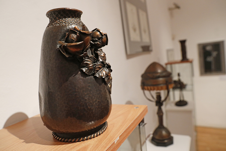 Újabb tárgyak a Schima Bandi tárlaton 