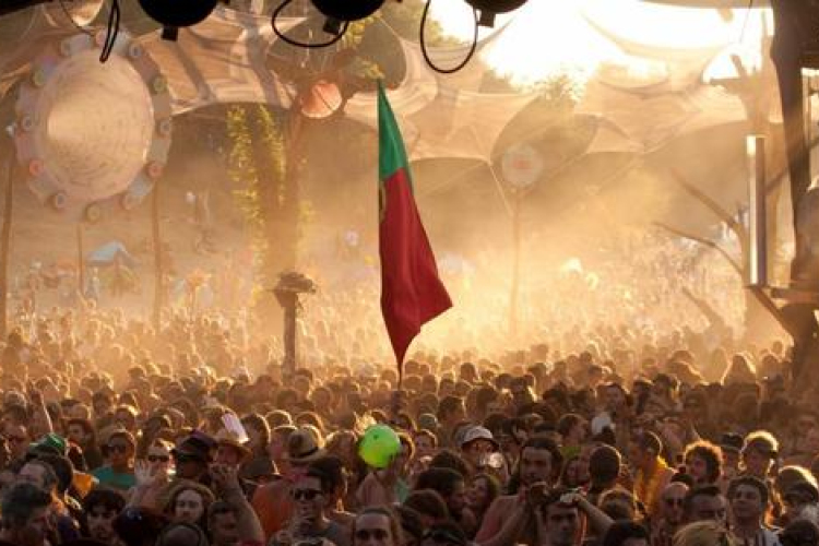 Tűzbe esett egy férfi az O.Z.O.R.A. fesztiválon, az életéért küzdenek