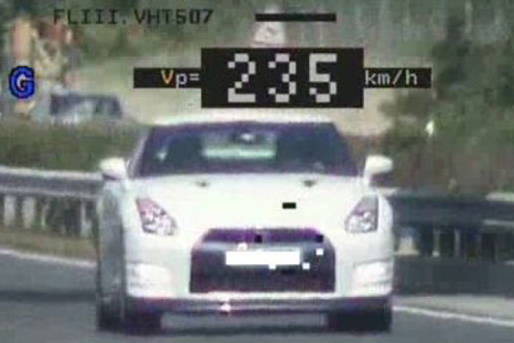 330 autós lépte túl a sebességet 