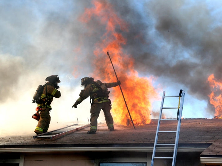 Leégett egy vendéglátóipari egység tetőszerkezete Győrben