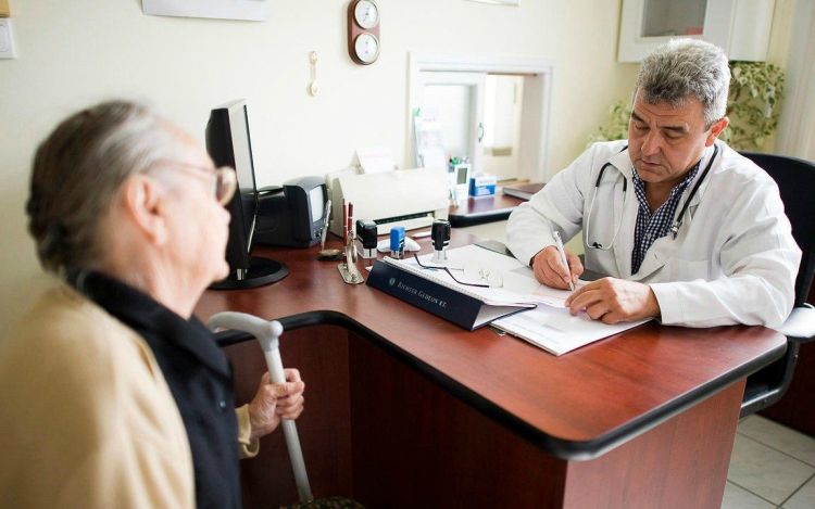 Napokon belül megkapják a magyar háziorvosok a praxistámogatásukat