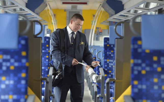 Egy jeggyel utazhatunk majd vonaton, buszon és helyi járatokon 