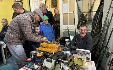 Imádták a horgászok a retró felszereléseket az első börzén