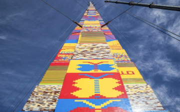 A világ legmagasabb lego-tornyát építették fel Tel-Avivban