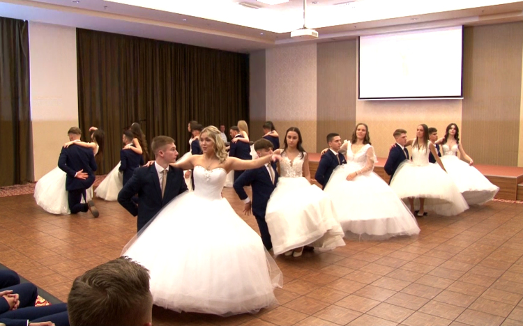 Szalagavató a Fehér Miklós Gimnáziumban