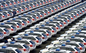 Több mint 33 milliárd forintból szerzett be új kocsikat a rendőrség