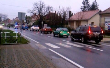 Frontálisan ütközött két autó a 82-es főúton - Teljes útzár