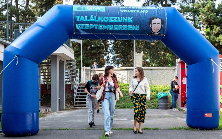 Egymillió forintos ösztöndíjat írt ki a Széchenyi István Egyetem