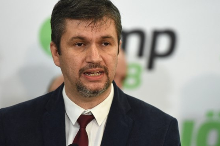 Hadházy Ákos is benyújtotta lemondását a társelnöki pozícióról