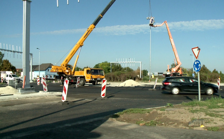 Finisbe ért a Tatai út bővítése