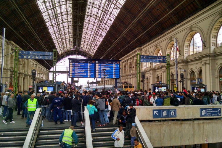 Hatalmas tűz van a Keleti Pályaudvaron 