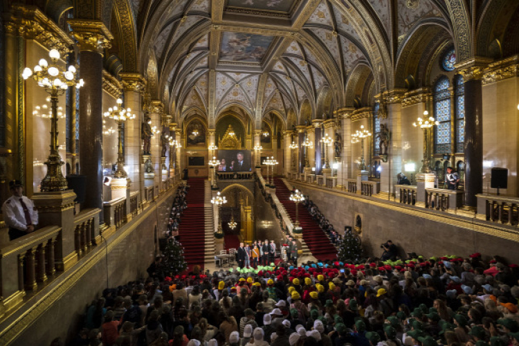 Több ezer gyereket lát vendégül a Nemzetközi Gyermekmentő Szolgálat karácsonykor