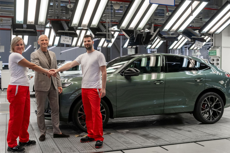 Sorozatban gyártják az Audi Q3 Sportbacket is