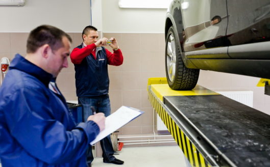 Figyelem! Jelentős változások jönnek a személyautók műszaki vizsgáján