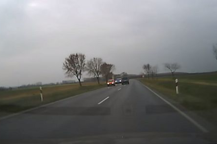 Ámokfutó randalírozott a 85-ös főúton – Videó!