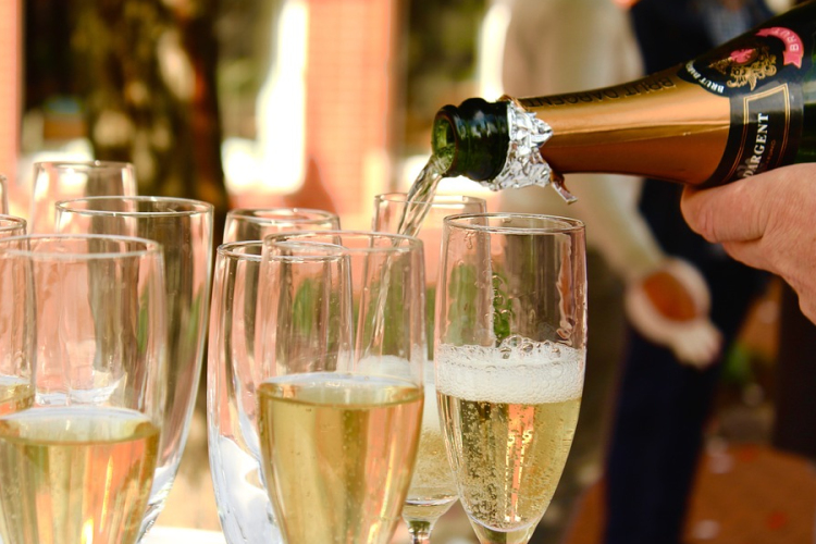 Millió számra isszuk a pezsgőt Magyarországon évente