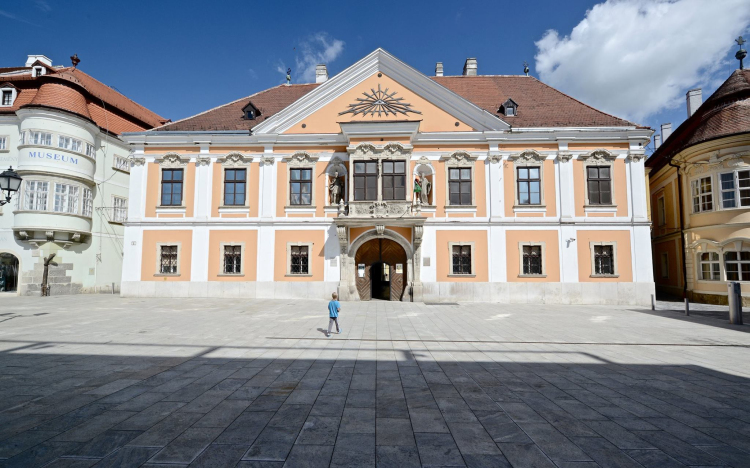 Három történet - A Rómer Flóris Művészeti és Történeti Múzeum következő időszaki kiállítása 