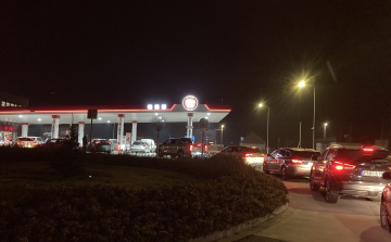 Őrült roham a kutakon – a dízel sok helyen már elfogyott