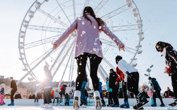 Ma nyit a jégpálya a Dunakapu téren!