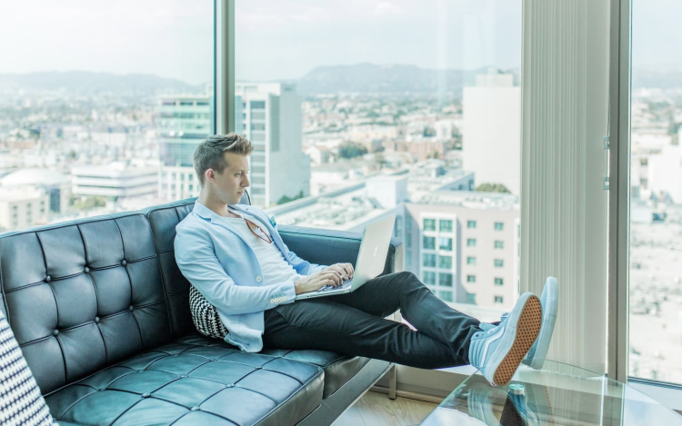 Az interneten előny jelent linkeskedni