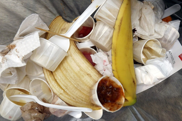 Veszélyes lehet a konyhai szemetes tartalma