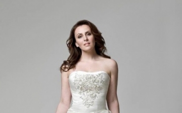 Csézy: az abroncsos esküvői ruha ma már nem divat