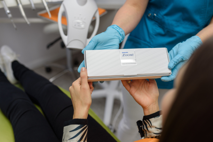 Karrier és mosoly – hogyan befolyásolja az állásinterjút, a tárgyalást és a nyilvános szereplést?