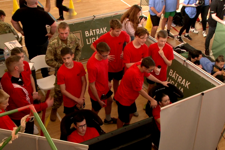Kiképzőpálya lett a tornateremből