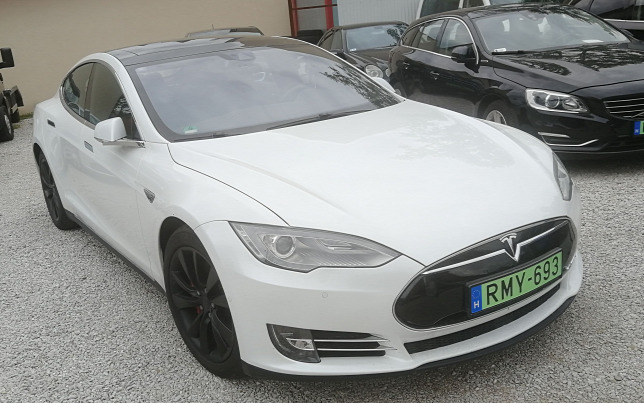 Bárki nyithat online autókereskedést