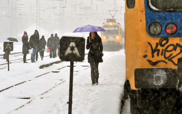 Éjszaka is nyitva lesznek a nagyobb állomások várói