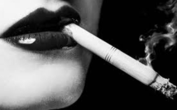 Elvált a feleségétől, mert cigit talált nála