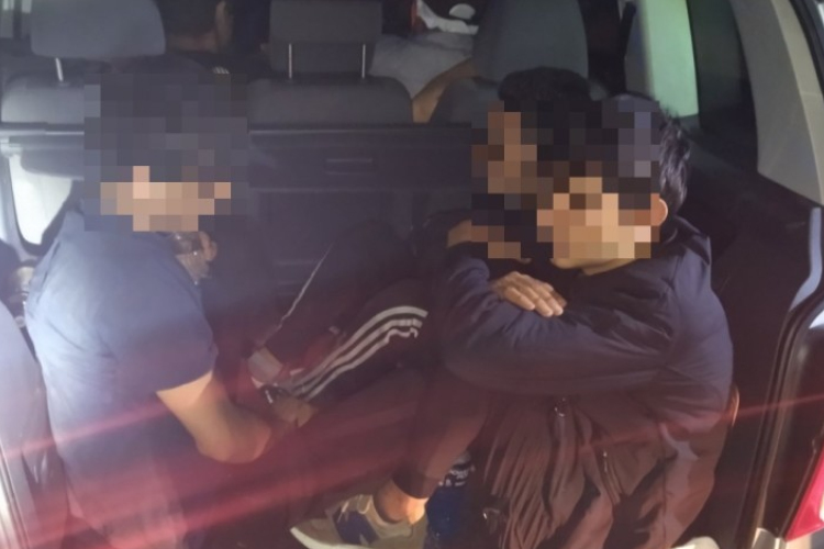 Egy éjszaka, három helyszín, négy embercsempész