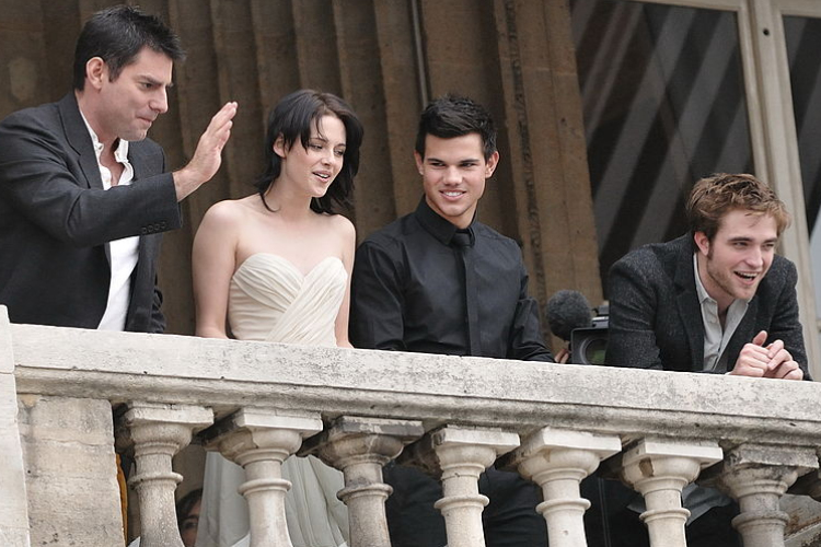 Akár te is megszerezheted Bella eljegyzési gyűrűjét