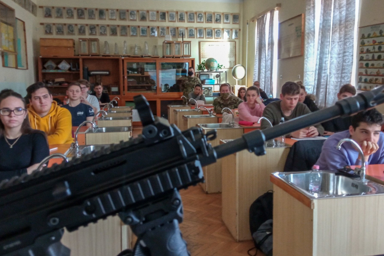 Pályaorientációs előadásokat tartottak a győri katonák