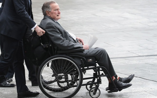 Intenzív osztályon fekszik az idősebb Bush elnök