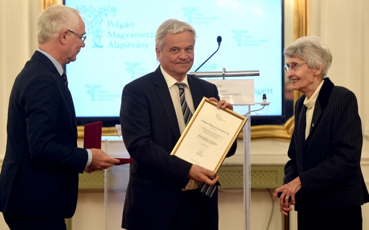 Csókay András Polgári Magyarországért díjat vehetett át