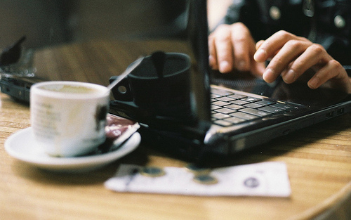 Internetes csalót fogtak el a tatai rendőrök