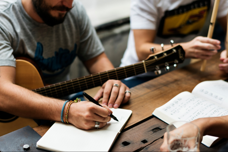 Új zenei stílust keresel? Ezeket mindenképp hallgasd meg!