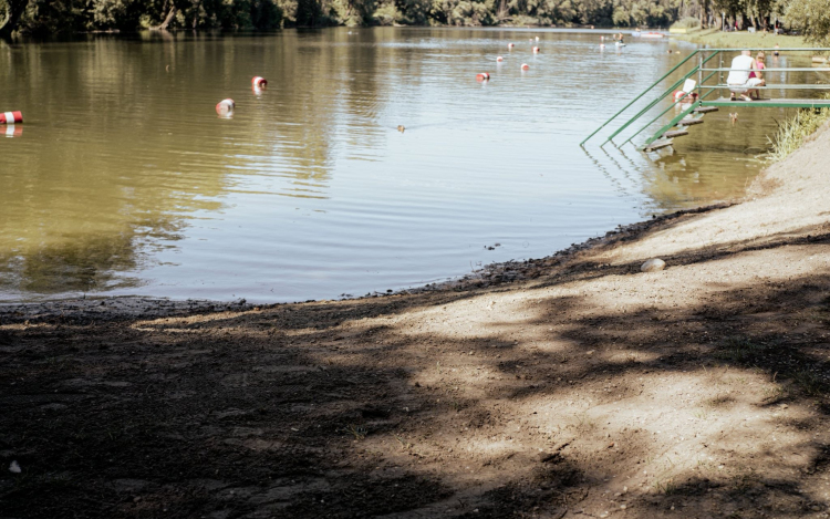 Egy nagypapa lankásította a kicsiknek a szabadstrandot