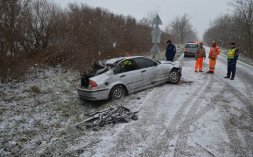 Győrújbarát külterültén is baleset történt a csúszós utak miatt